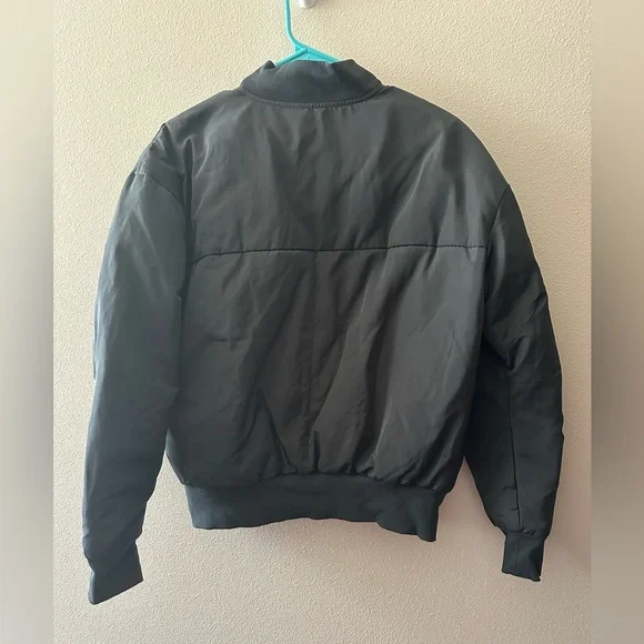 ALO Yoga Squad Jacket (Grey)
Bomber jacket
Fits like a medium - Picture 5 of 9